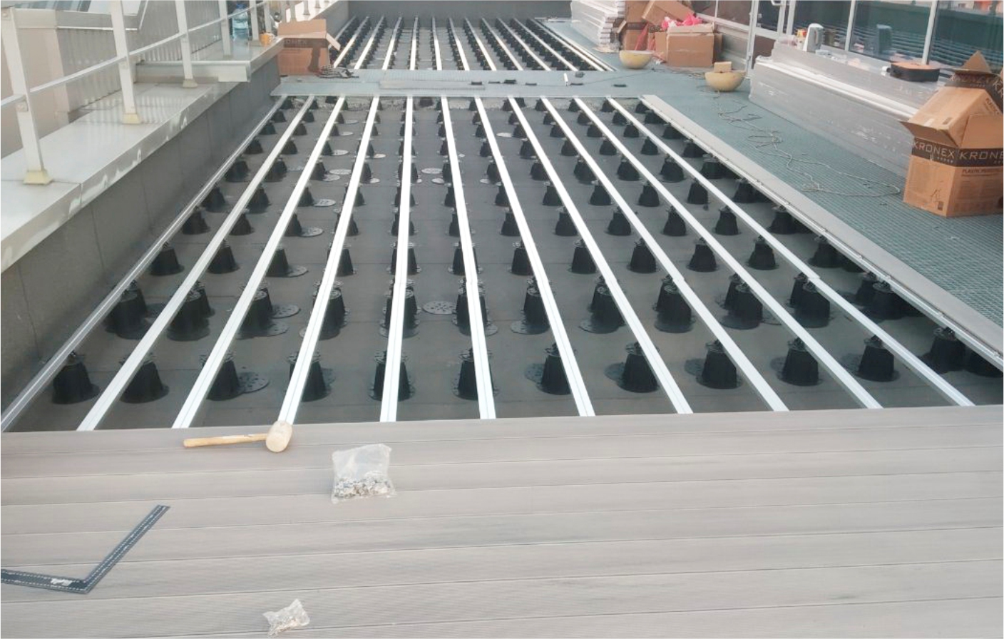Construction of terrace floors, gazebos, temporary decks.